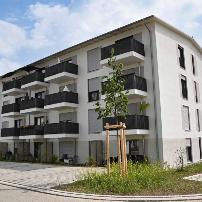 Moderne Architektur des neuen Wohngebäudes im Thermengarten Erding